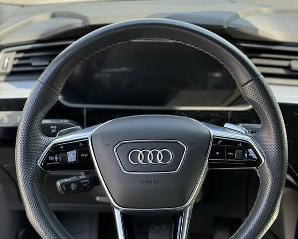 Белый Ауди E-Tron, объемом двигателя 0 л и пробегом 99 тыс. км за 34800 $, фото 12 на Automoto.ua