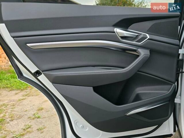Белый Ауди E-Tron, объемом двигателя 0 л и пробегом 26 тыс. км за 48778 $, фото 67 на Automoto.ua