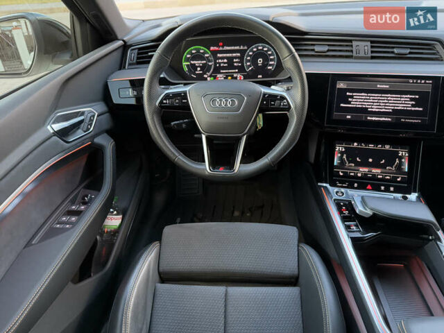 Белый Ауди E-Tron, объемом двигателя 0 л и пробегом 55 тыс. км за 43000 $, фото 7 на Automoto.ua