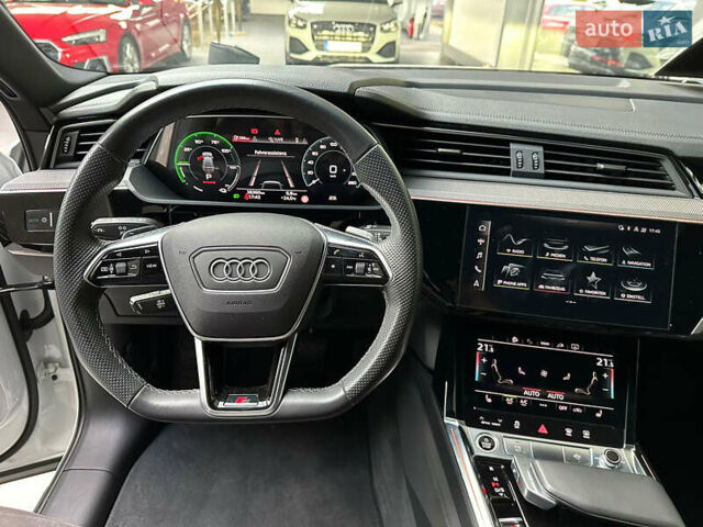 Белый Ауди E-Tron, объемом двигателя 0 л и пробегом 41 тыс. км за 47000 $, фото 7 на Automoto.ua