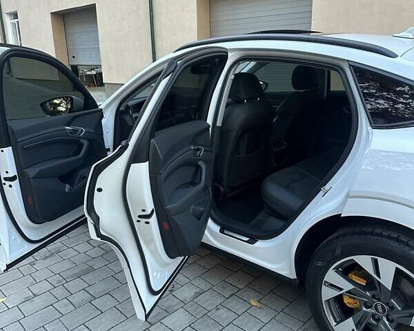 Белый Ауди E-Tron, объемом двигателя 0 л и пробегом 150 тыс. км за 33500 $, фото 18 на Automoto.ua