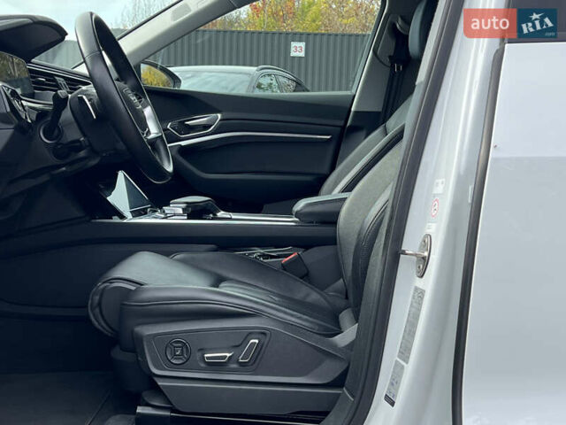 Белый Ауди E-Tron, объемом двигателя 0 л и пробегом 41 тыс. км за 42727 $, фото 28 на Automoto.ua