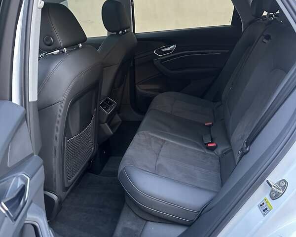 Белый Ауди E-Tron, объемом двигателя 0 л и пробегом 150 тыс. км за 33500 $, фото 19 на Automoto.ua