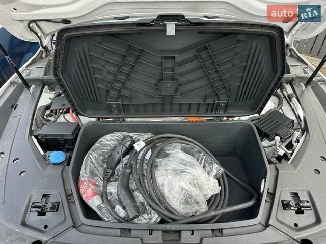 Белый Ауди E-Tron, объемом двигателя 0 л и пробегом 150 тыс. км за 33500 $, фото 42 на Automoto.ua