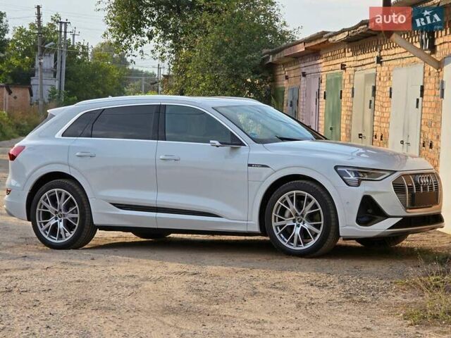 Белый Ауди E-Tron, объемом двигателя 0 л и пробегом 26 тыс. км за 48778 $, фото 94 на Automoto.ua