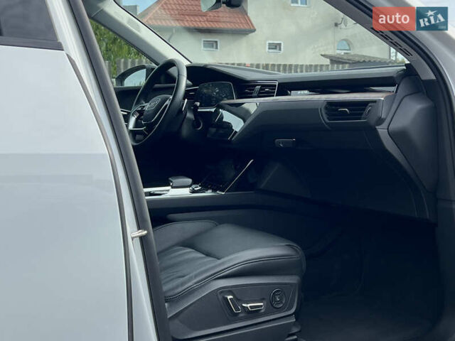 Белый Ауди E-Tron, объемом двигателя 0 л и пробегом 41 тыс. км за 42727 $, фото 45 на Automoto.ua