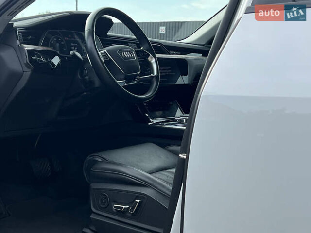 Белый Ауди E-Tron, объемом двигателя 0 л и пробегом 41 тыс. км за 42727 $, фото 27 на Automoto.ua