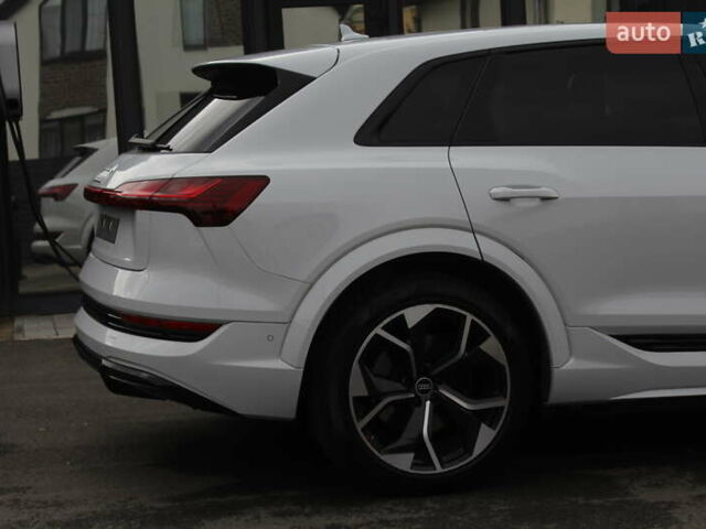 Білий Ауді E-Tron, об'ємом двигуна 0 л та пробігом 11 тис. км за 49700 $, фото 3 на Automoto.ua