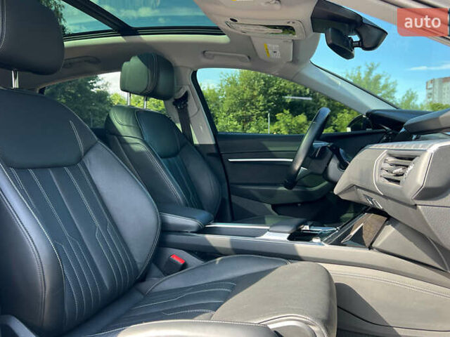 Белый Ауди E-Tron, объемом двигателя 0 л и пробегом 33 тыс. км за 42990 $, фото 13 на Automoto.ua