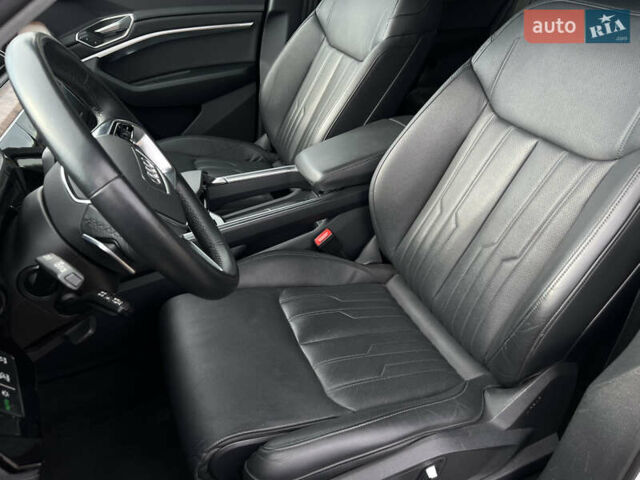 Белый Ауди E-Tron, объемом двигателя 0 л и пробегом 41 тыс. км за 42727 $, фото 29 на Automoto.ua