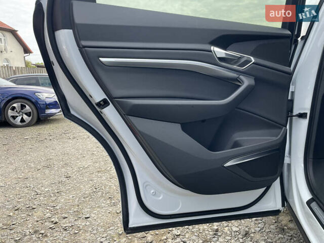 Белый Ауди E-Tron, объемом двигателя 0 л и пробегом 41 тыс. км за 42712 $, фото 35 на Automoto.ua