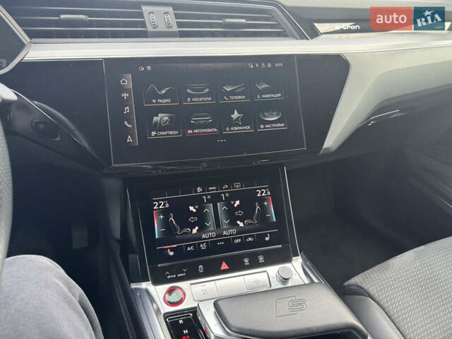 Белый Ауди E-Tron, объемом двигателя 0 л и пробегом 42 тыс. км за 51400 $, фото 6 на Automoto.ua