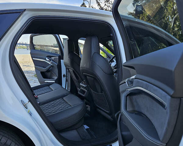 Белый Ауди E-Tron, объемом двигателя 0 л и пробегом 1 тыс. км за 64999 $, фото 19 на Automoto.ua