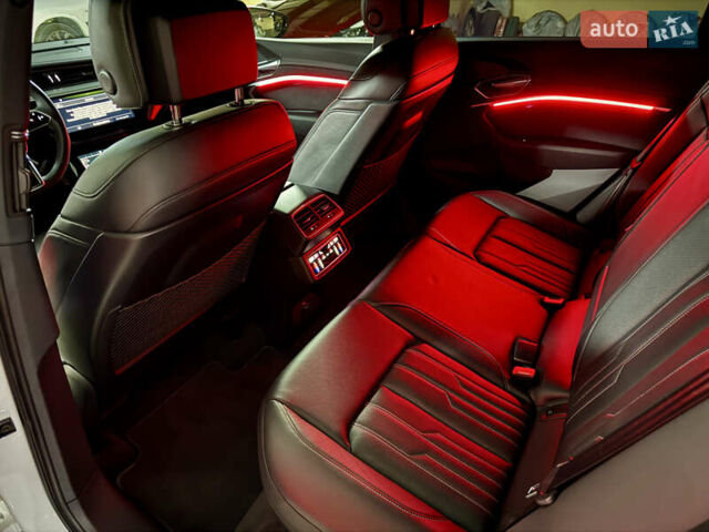 Білий Ауді E-Tron, об'ємом двигуна 0 л та пробігом 36 тис. км за 52000 $, фото 14 на Automoto.ua