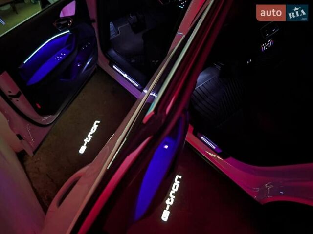 Белый Ауди E-Tron, объемом двигателя 0 л и пробегом 26 тыс. км за 48778 $, фото 40 на Automoto.ua