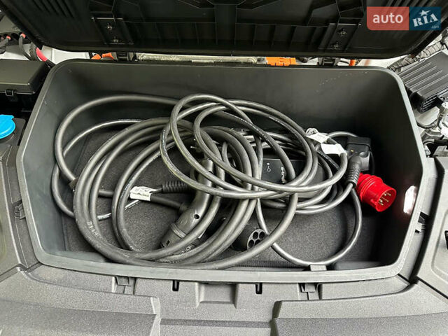 Белый Ауди E-Tron, объемом двигателя 0 л и пробегом 41 тыс. км за 47000 $, фото 12 на Automoto.ua