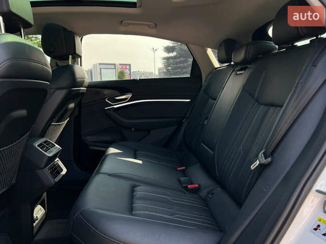 Белый Ауди E-Tron, объемом двигателя 0 л и пробегом 33 тыс. км за 42990 $, фото 17 на Automoto.ua