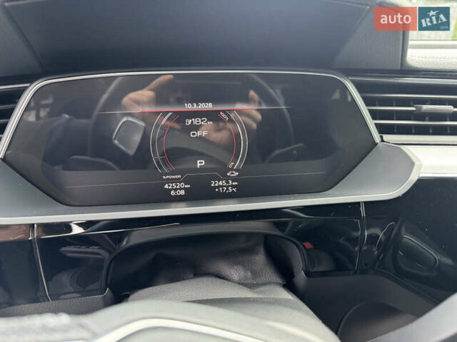 Белый Ауди E-Tron, объемом двигателя 0 л и пробегом 42 тыс. км за 51400 $, фото 12 на Automoto.ua