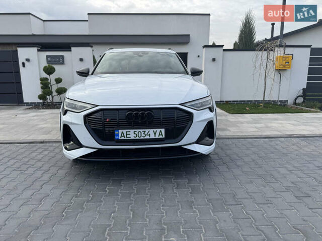 Белый Ауди E-Tron, объемом двигателя 0 л и пробегом 42 тыс. км за 51400 $, фото 1 на Automoto.ua