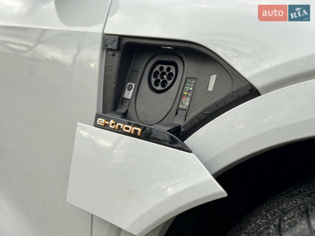Белый Ауди E-Tron, объемом двигателя 0 л и пробегом 20 тыс. км за 51500 $, фото 9 на Automoto.ua