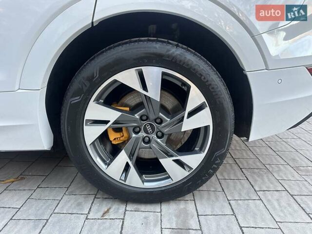 Белый Ауди E-Tron, объемом двигателя 0 л и пробегом 150 тыс. км за 33500 $, фото 14 на Automoto.ua