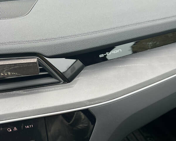 Белый Ауди E-Tron, объемом двигателя 0 л и пробегом 13 тыс. км за 49000 $, фото 13 на Automoto.ua