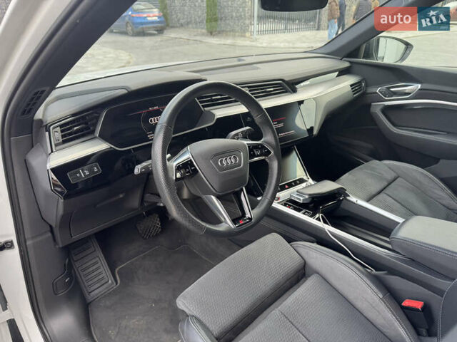 Белый Ауди E-Tron, объемом двигателя 0 л и пробегом 42 тыс. км за 51400 $, фото 4 на Automoto.ua