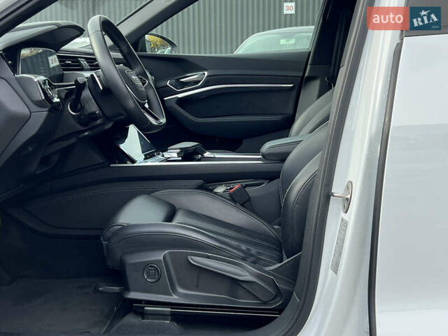 Белый Ауди E-Tron, объемом двигателя 0 л и пробегом 23 тыс. км за 44483 $, фото 24 на Automoto.ua