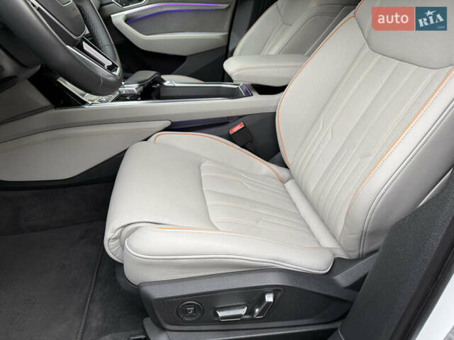 Белый Ауди E-Tron, объемом двигателя 0 л и пробегом 60 тыс. км за 34700 $, фото 33 на Automoto.ua