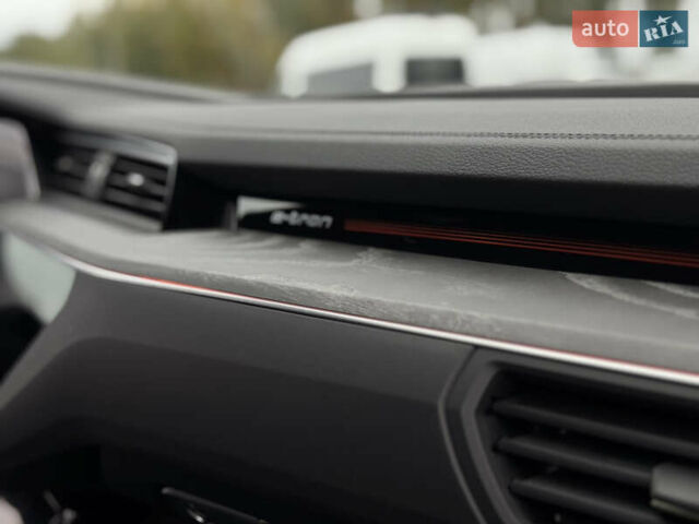 Белый Ауди E-Tron, объемом двигателя 0 л и пробегом 20 тыс. км за 51500 $, фото 26 на Automoto.ua