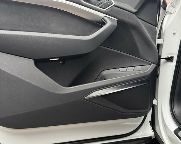 Белый Ауди E-Tron, объемом двигателя 0 л и пробегом 42 тыс. км за 50600 $, фото 11 на Automoto.ua