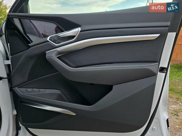 Белый Ауди E-Tron, объемом двигателя 0 л и пробегом 26 тыс. км за 48778 $, фото 51 на Automoto.ua