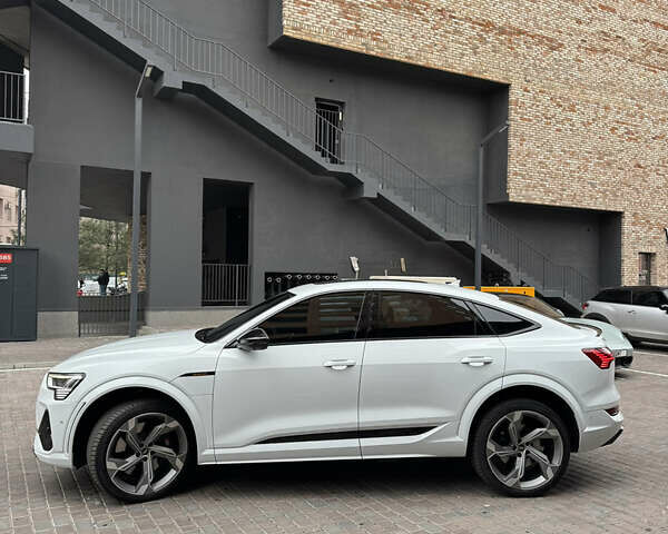Белый Ауди E-Tron, объемом двигателя 0 л и пробегом 42 тыс. км за 50600 $, фото 2 на Automoto.ua