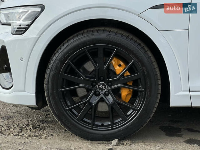 Белый Ауди E-Tron, объемом двигателя 0 л и пробегом 23 тыс. км за 44483 $, фото 13 на Automoto.ua