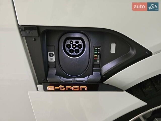 Белый Ауди E-Tron, объемом двигателя 0 л и пробегом 26 тыс. км за 48778 $, фото 75 на Automoto.ua