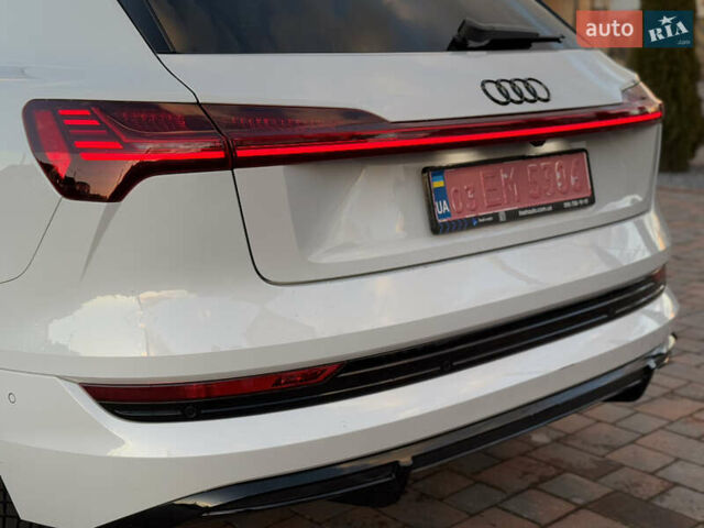 Белый Ауди E-Tron, объемом двигателя 0 л и пробегом 55 тыс. км за 43000 $, фото 39 на Automoto.ua