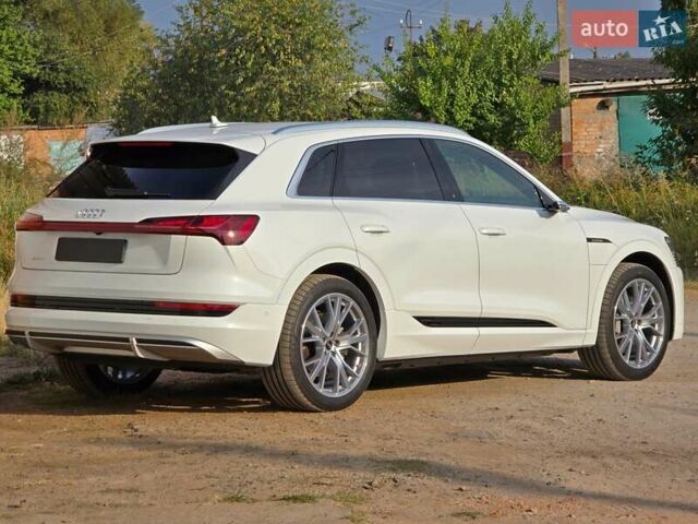 Белый Ауди E-Tron, объемом двигателя 0 л и пробегом 26 тыс. км за 48778 $, фото 92 на Automoto.ua