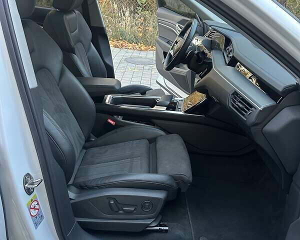 Белый Ауди E-Tron, объемом двигателя 0 л и пробегом 150 тыс. км за 33500 $, фото 29 на Automoto.ua