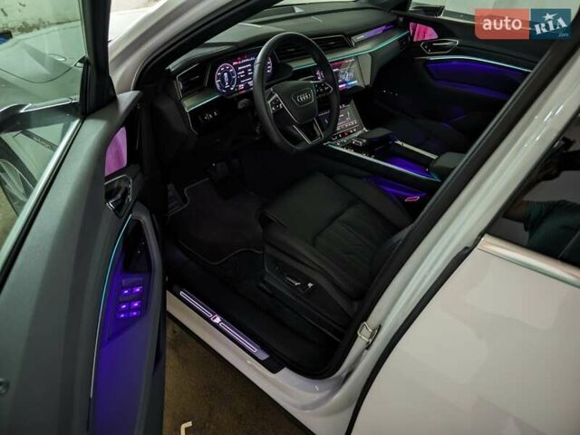 Белый Ауди E-Tron, объемом двигателя 0 л и пробегом 26 тыс. км за 48778 $, фото 35 на Automoto.ua