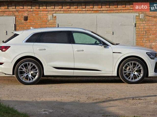 Белый Ауди E-Tron, объемом двигателя 0 л и пробегом 26 тыс. км за 48778 $, фото 6 на Automoto.ua