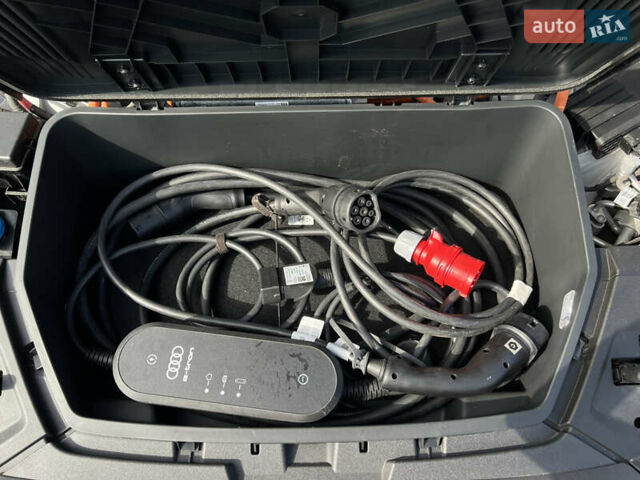 Белый Ауди E-Tron, объемом двигателя 0 л и пробегом 41 тыс. км за 42712 $, фото 77 на Automoto.ua