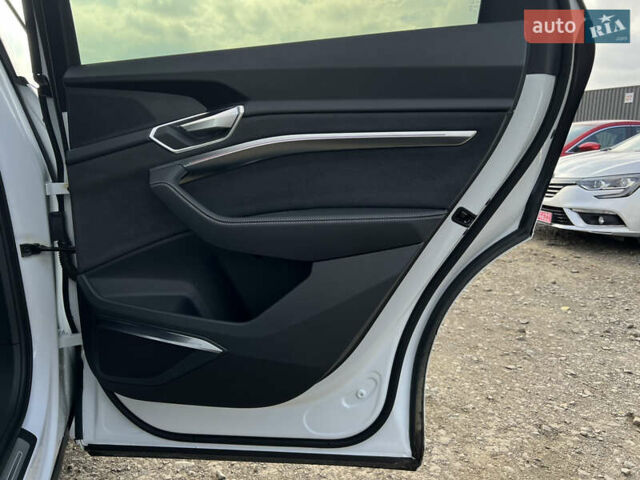 Белый Ауди E-Tron, объемом двигателя 0 л и пробегом 23 тыс. км за 44483 $, фото 39 на Automoto.ua