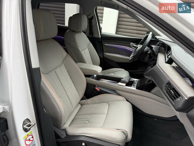 Белый Ауди E-Tron, объемом двигателя 0 л и пробегом 60 тыс. км за 34700 $, фото 59 на Automoto.ua