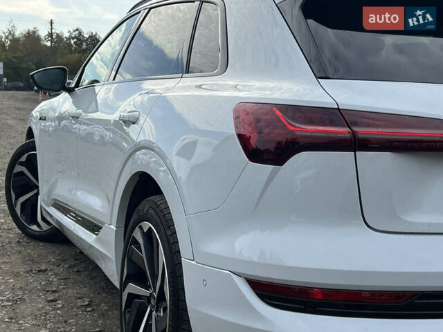 Белый Ауди E-Tron, объемом двигателя 0 л и пробегом 41 тыс. км за 42727 $, фото 11 на Automoto.ua
