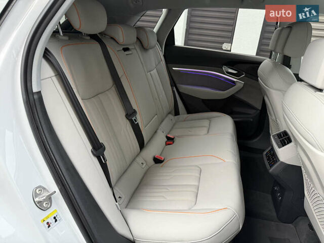 Белый Ауди E-Tron, объемом двигателя 0 л и пробегом 60 тыс. км за 34700 $, фото 47 на Automoto.ua
