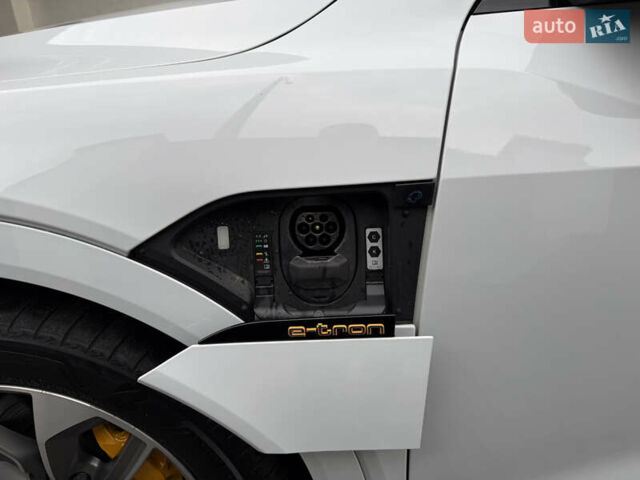 Белый Ауди E-Tron, объемом двигателя 0 л и пробегом 60 тыс. км за 34700 $, фото 15 на Automoto.ua