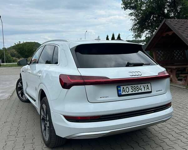 Белый Ауди E-Tron, объемом двигателя 0 л и пробегом 38 тыс. км за 30900 $, фото 3 на Automoto.ua
