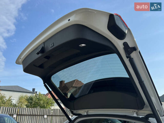 Белый Ауди E-Tron, объемом двигателя 0 л и пробегом 41 тыс. км за 42727 $, фото 41 на Automoto.ua