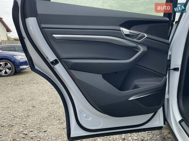 Белый Ауди E-Tron, объемом двигателя 0 л и пробегом 41 тыс. км за 42727 $, фото 35 на Automoto.ua