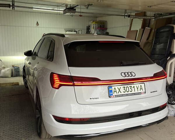 Белый Ауди E-Tron, объемом двигателя 0 л и пробегом 13 тыс. км за 49000 $, фото 8 на Automoto.ua